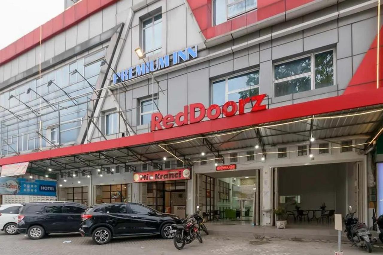 Reddoorz Plus @ Cemara Asri Medan Exteriér fotografie