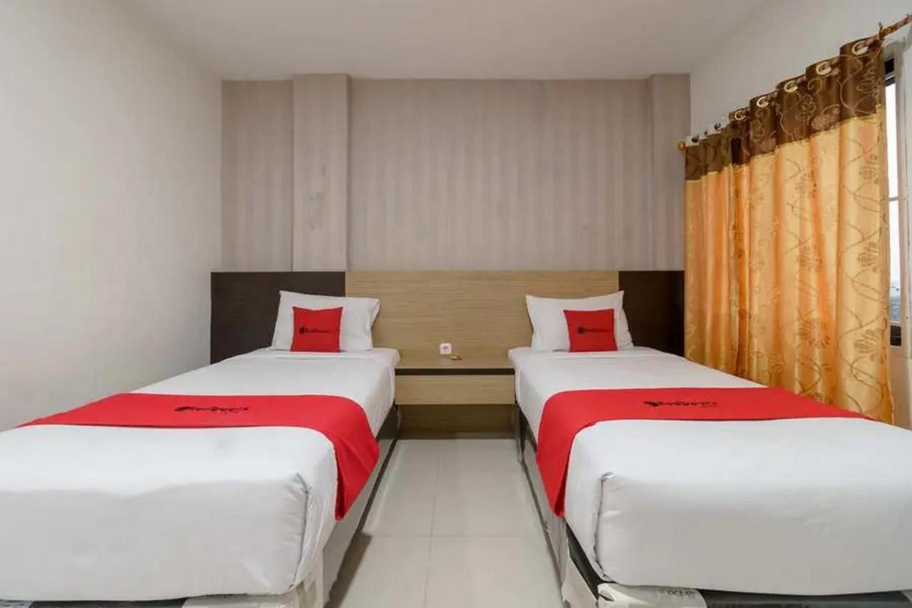 Reddoorz Plus @ Cemara Asri Medan Exteriér fotografie